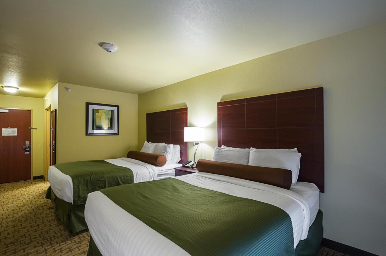 Cobblestone Inn&suites - 3*